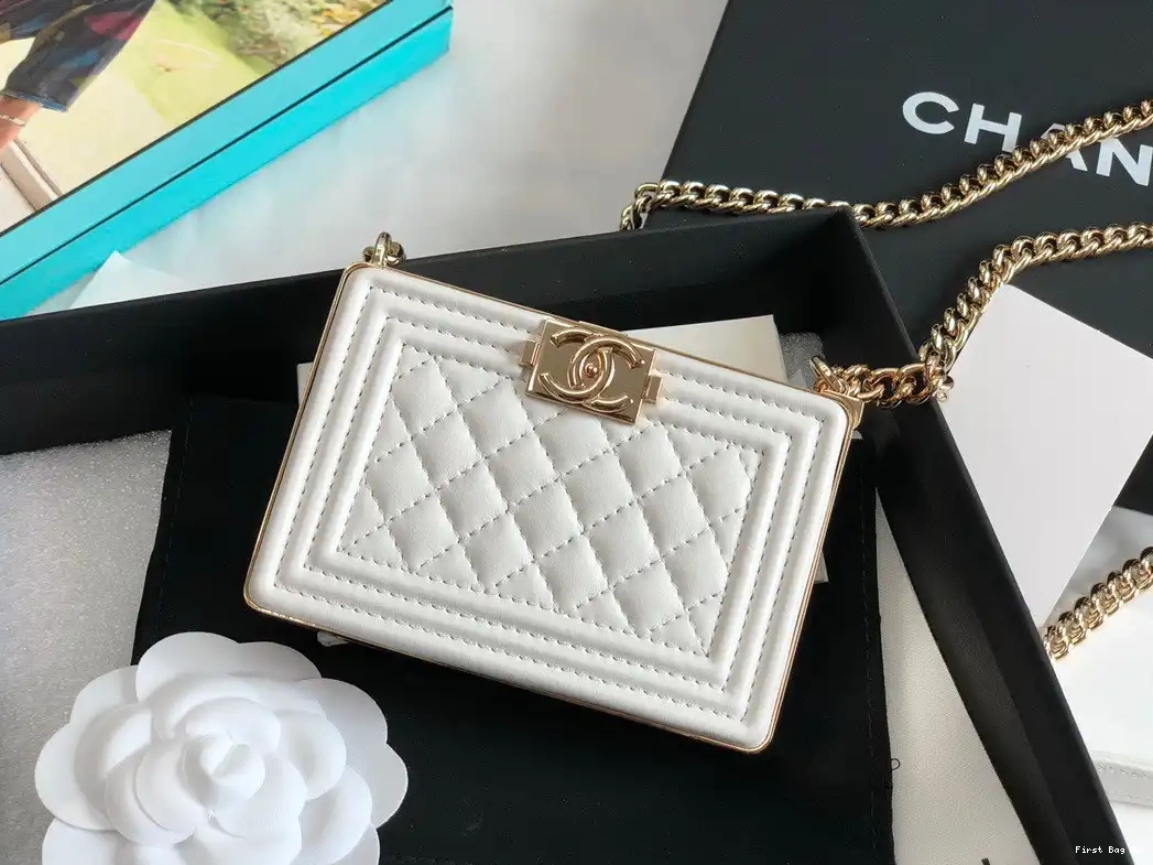 Firstbag Ru BOY MINAUDIERE CHANEL 0607